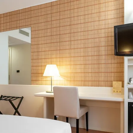 Hotiday Garibaldi Hotel 4*