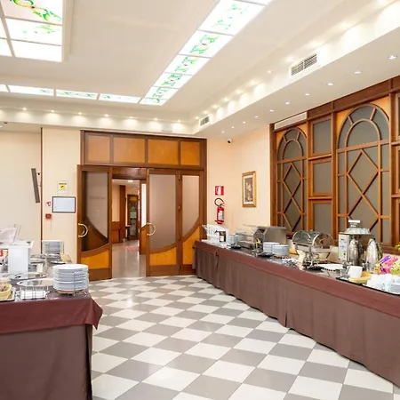 Hotiday Garibaldi 4* برينديسي