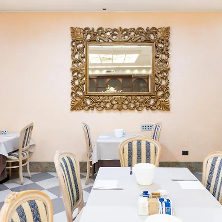 Hotiday Garibaldi 4* برينديسي