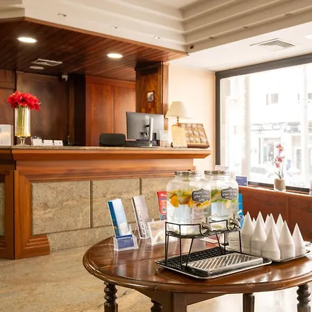 Hotiday Garibaldi 4* برينديسي