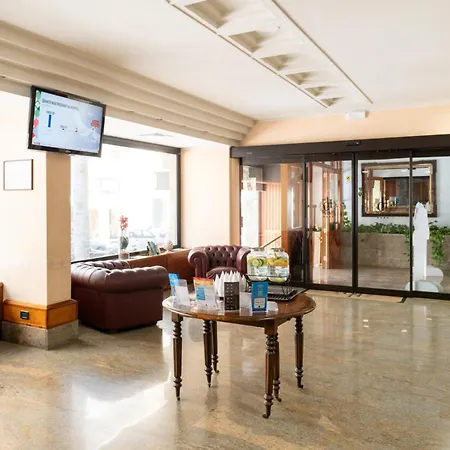 Hotiday Garibaldi برينديسي